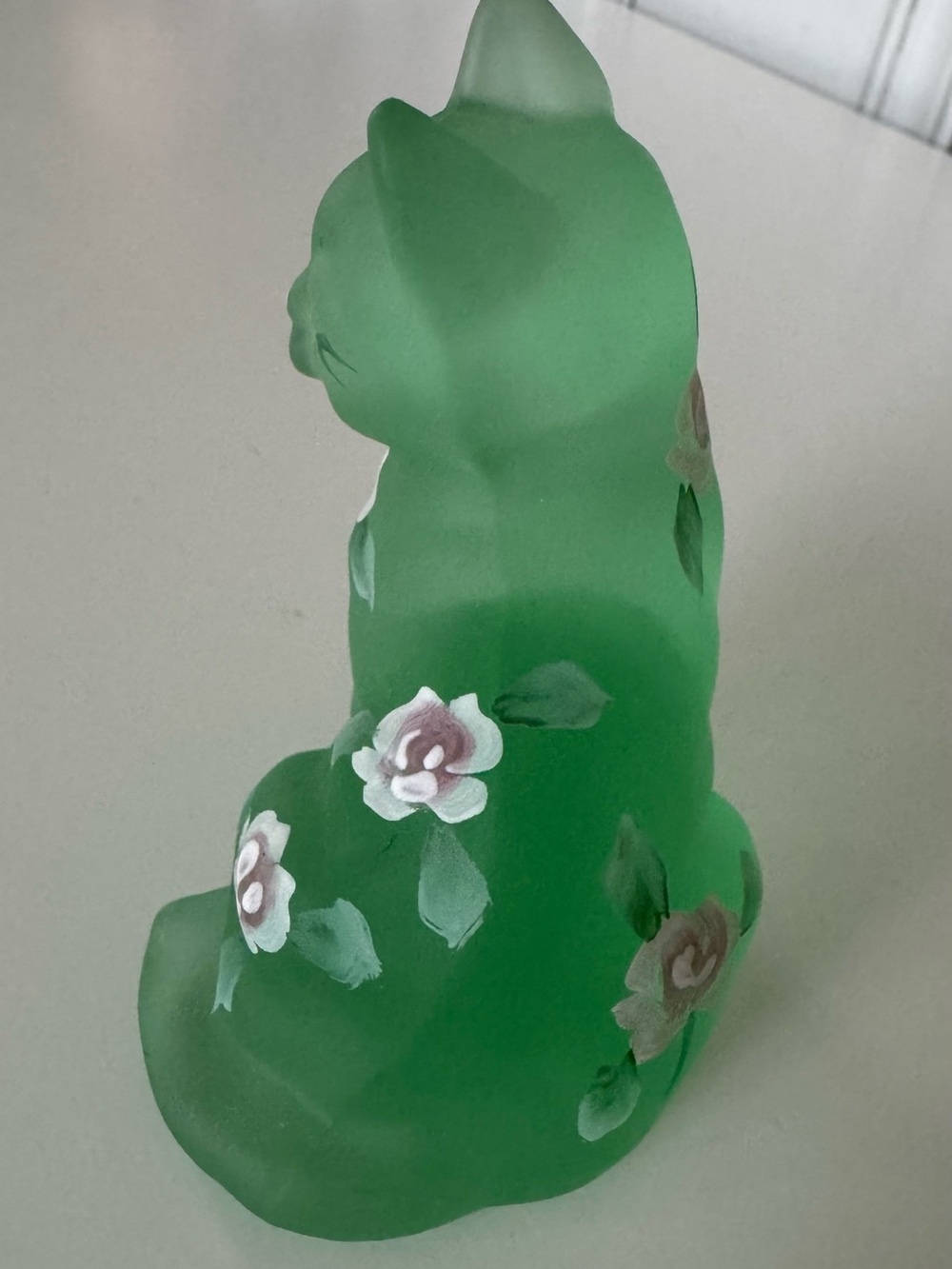 Fenton Willow Green Satin Glass Cat Figurine w/ Hand Painted Flowers Signed - Picture 2 of 6